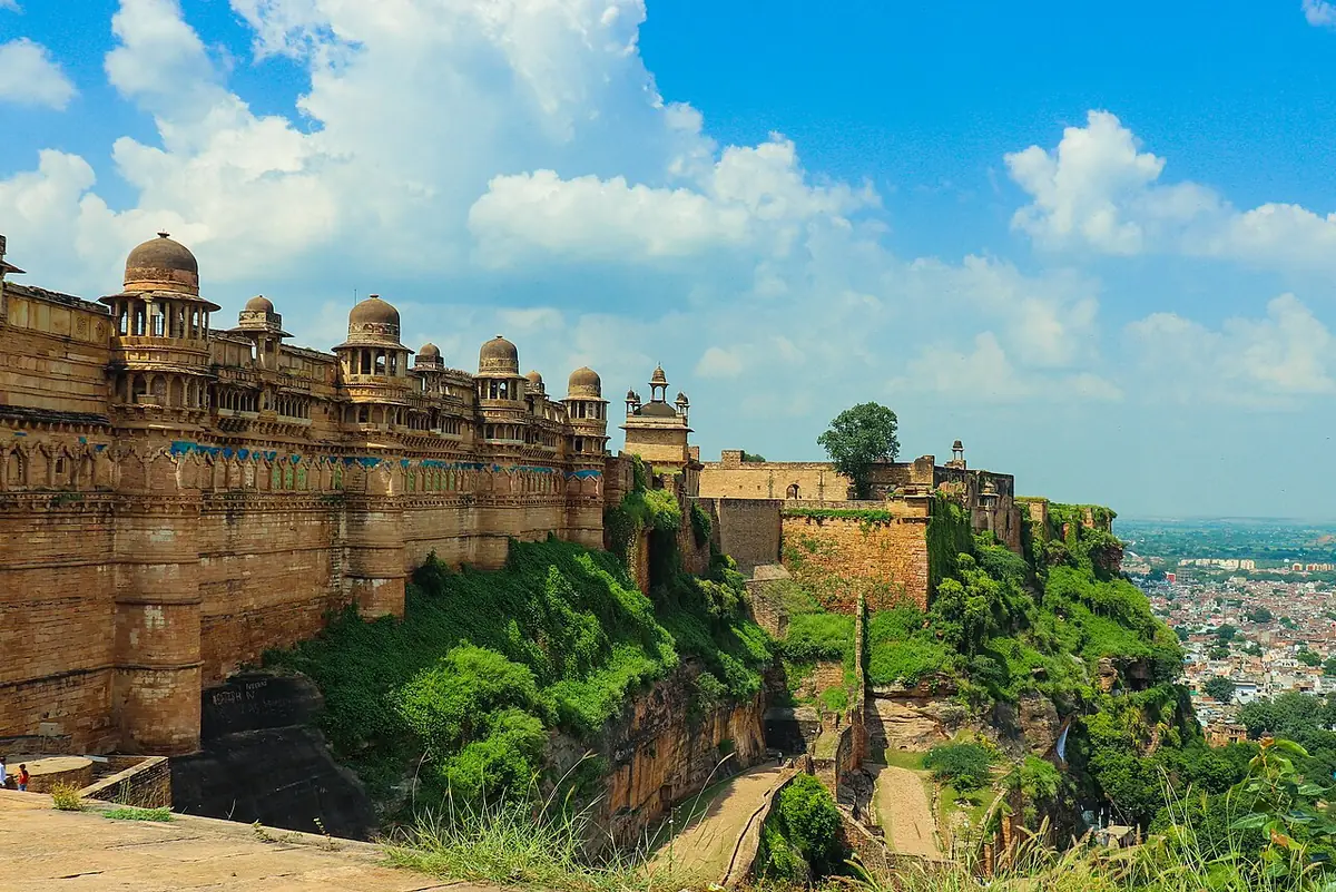"Gwalior Fort situated on a hill .jpg"