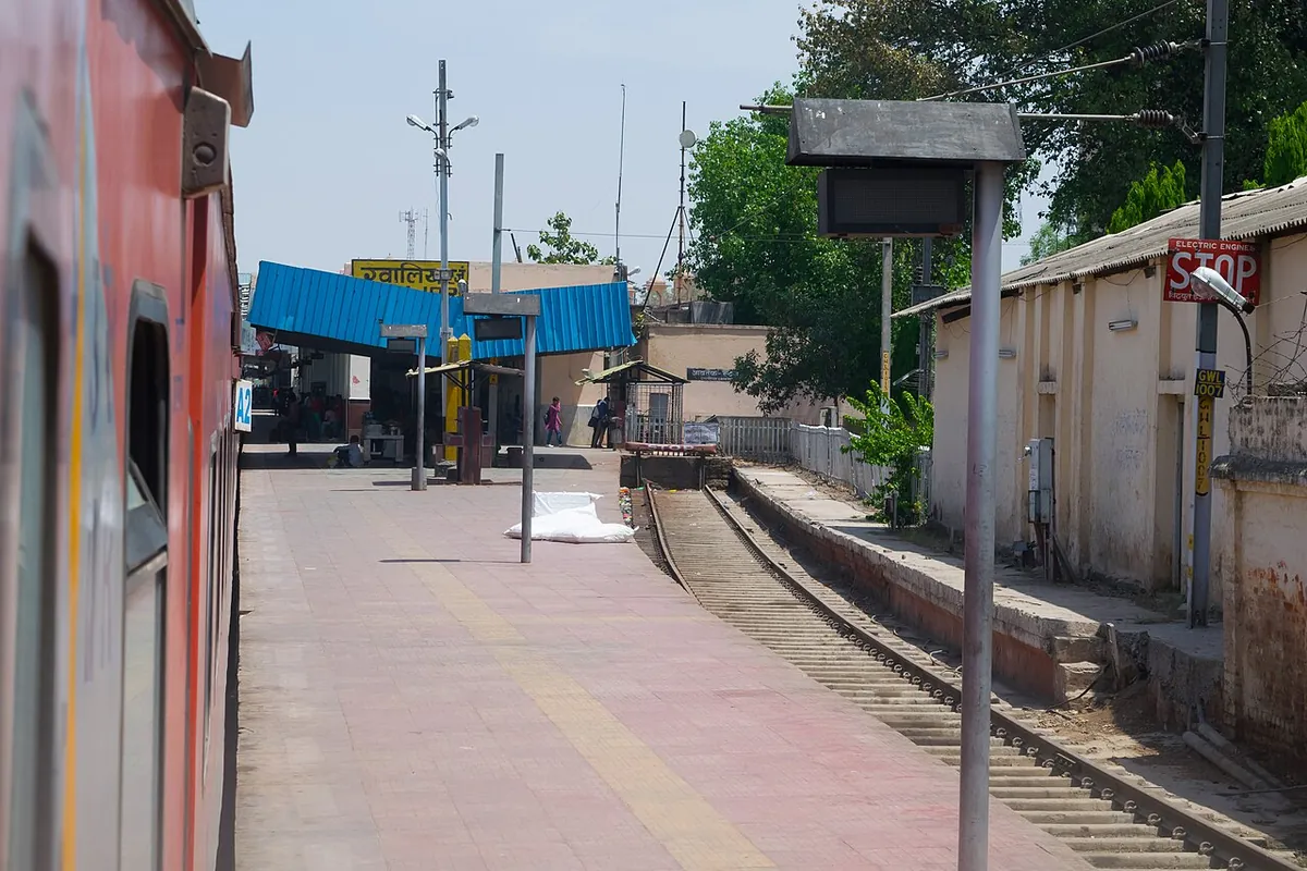 Gwalior Jn PF1 042016